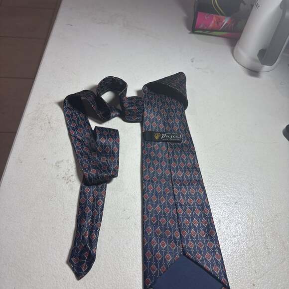 Pascal High Fashion Geometric Pattern Necktie - Blue & Red Diamonds - Picture 4 of 5